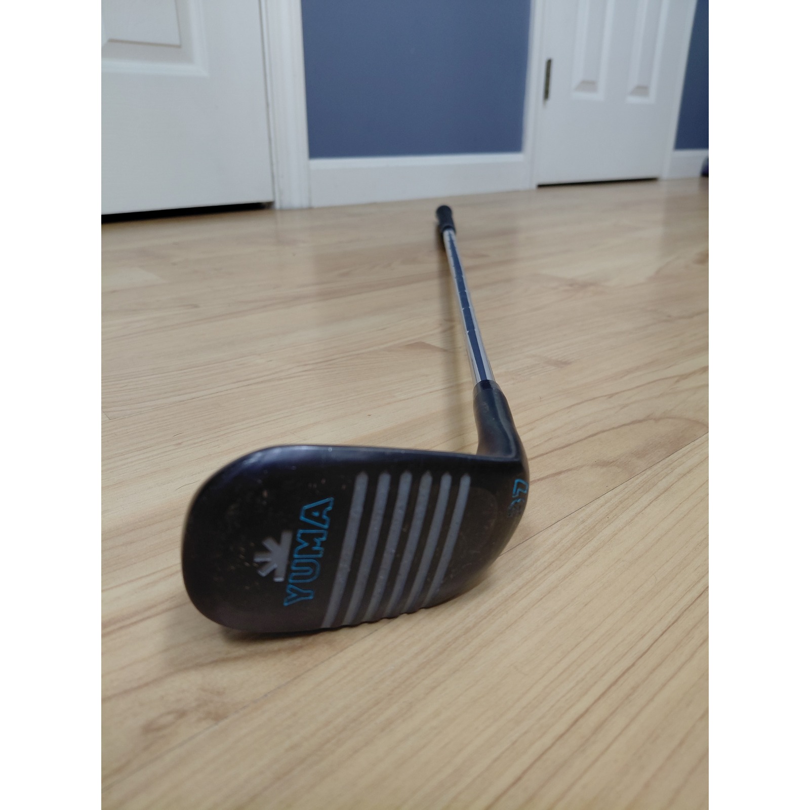 Yuma 37 Degree Chipper Golf Club Right Handed Steel Shaft Black 35 Inch